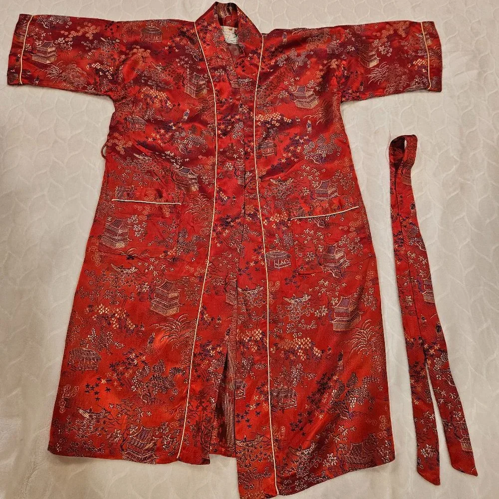 CHILDREN'S KIMONO, VINTAGE RED AND GOLD - Picture 2 of 4